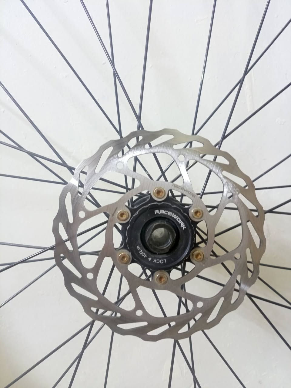 السلام عليكم شلون كباتن 🌄
متوفر ويالة كرافل ماركة اليكس رايمز بطيخات شيمانو اصلي ☺️🤩

نظام شفت سنتر لوك مع فلنجات ماركة Raceworkزوج قياس 140 💪🤗

تايرات ماركة كونتيننتال قياس 700*32 وجوابة وياهن 
يعني جيب وشد بالعافية عل يأخذهن 

سعر 125الف /بغداد القاهرة قرب حلويات عدنان 
***********
