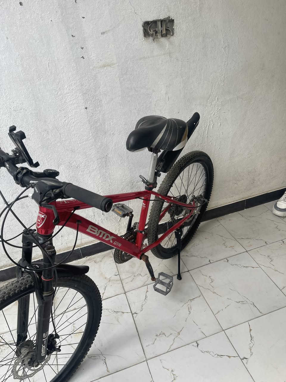 سلام عليكم باسكل بيءم اكس للبيع كامل من كل النواحي بي استاند تلفون اصلي كير ٧نمر الكير الامامي ٣نمر باسكل جبلي كشن طبي الكشن الاصلي موجود تايرات مال بيءم اكس جدد بريكات بل مكان دسكات قفل دبلات يتحمل اوزان عاليه العنوان المنصور حي العربي العربي ٢٢٥وبي مجال شي بسيط الرقم:***********
