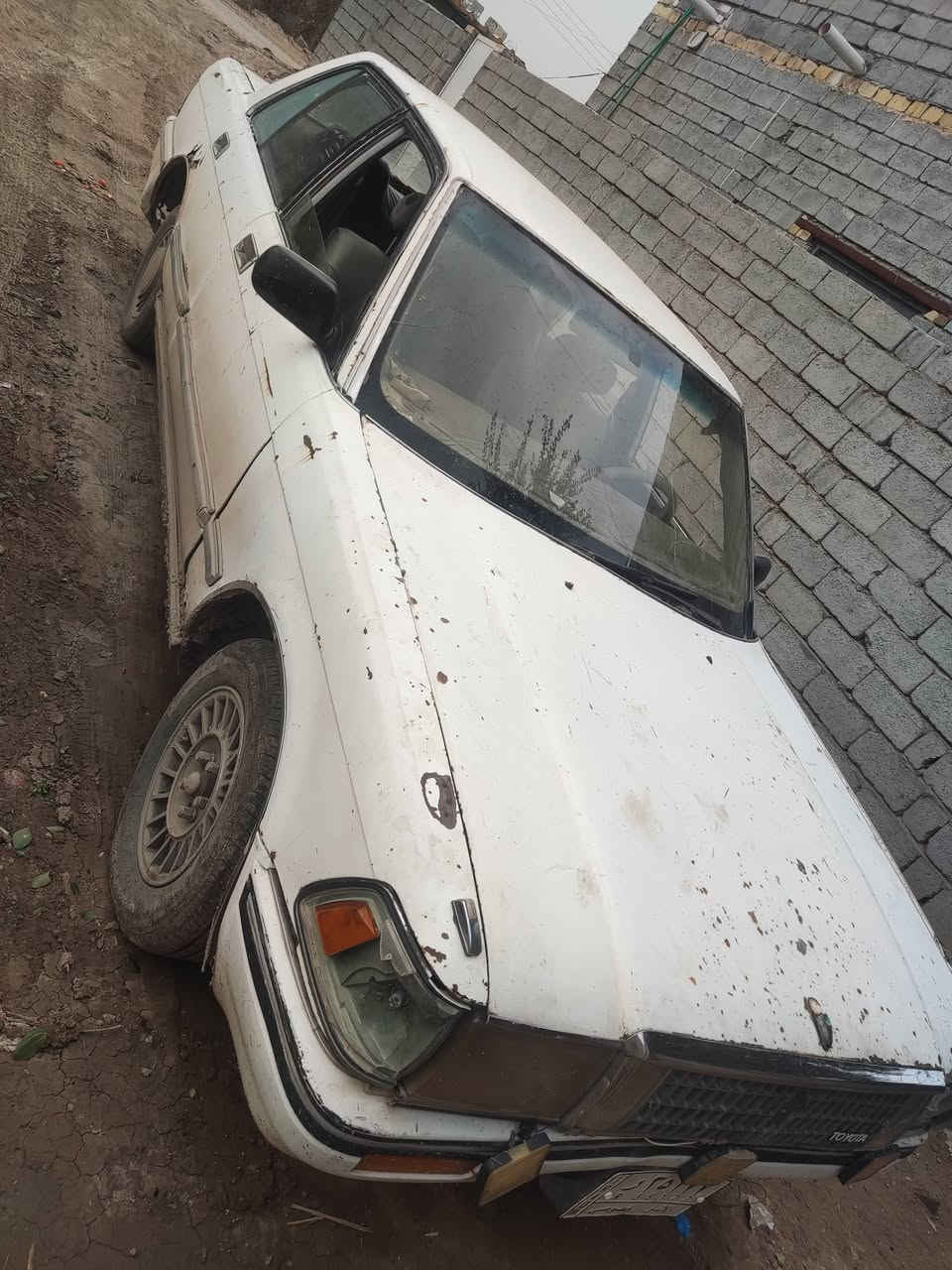 السلام عليكم سيدان للبيع عوزه ترتيبات مكينه ونجي كير بيه النمره 3 ماتجي سنويه صار سنه من ساقطه
تايرات حداديه جدد
عدي وكاله عامه 
مكانه شطره السعر 23 بيه مجال قليل
***********
