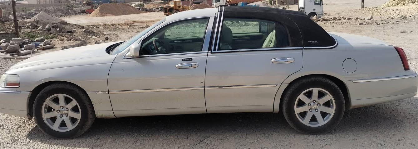 لينكولن تاون كار موديل 2000 محدثه 2007 داخل وخارج على وضع الشركه بأسمي رقم كربلاء ناصرية ***********
