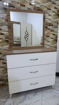 غرفة نوم شبابية استعمال قليل جدا شخط مابيها السعر ٤٠٠ بيها مجال العنوا...