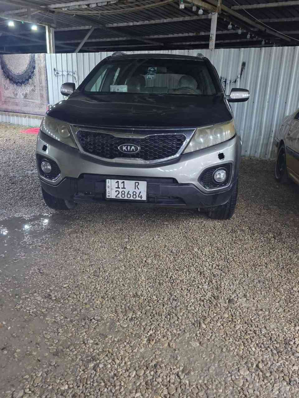 سورنتو موديل 2012
وارداميركي مكينه ستة ٣٥٠٠ مصبوغه عام كير مكينه مكفولات 
حدادين خير من الله طخم تاير جديد باتري كهربائيات كلهة شغاله 
خمسه راكب 
السيارة بأسمي مداور ثاني يوم 
السعر 115 وبيها مجال
مكان السيارة : كربلاء 
رقم الهاتف :***********
                 ***********
