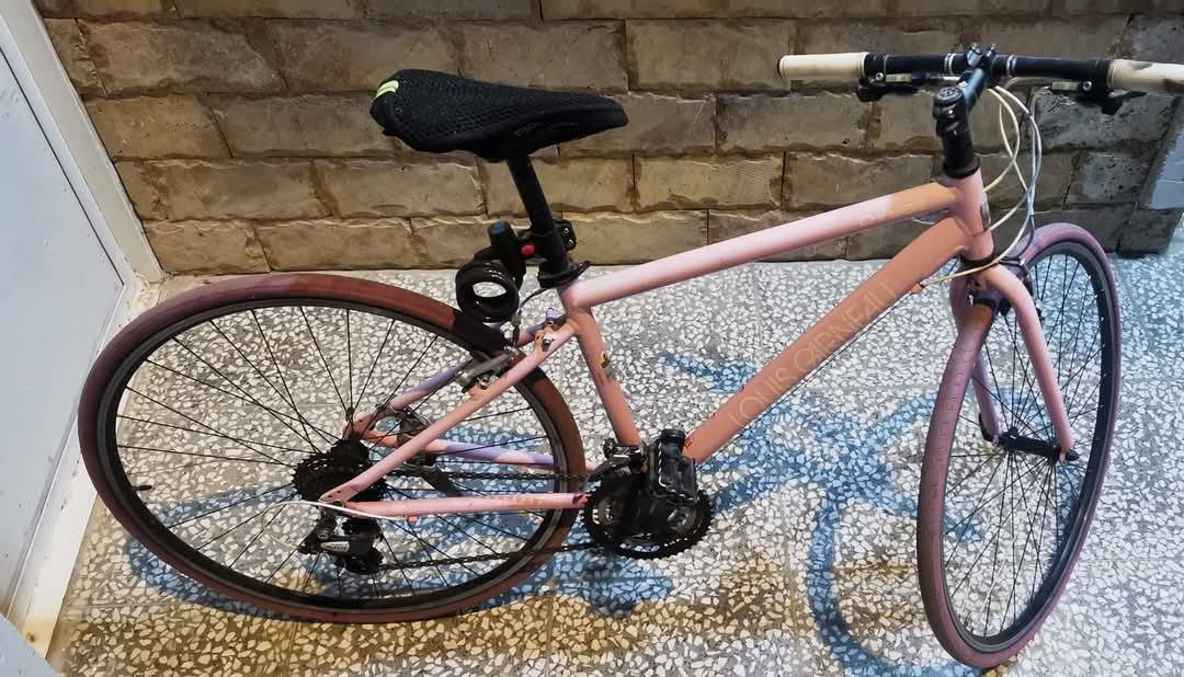 بايسكل للبيع ماركة لويس
#LOUIS_GARNEAU

المعدن: المنيوم بالكامل ☑️

الفئة : c700 / 28 ☑️

ويالة : زوم طبقتين يتحمل أوزان☑️

الفرامل : ماركه TEKTRO ☑️

الگير : سحب دفع ☑️
ماركة: SHIMANO☑️

التروس: 3*8☑️

الإطارات كتان : KENDA☑️

الدراجة : قطعة واحدة كلها ختم L☑️OUIS

السعر قيم باليرضي الله 

🛑العنوان: 
بغداد الخطيب 

🛑 متواجد واتس آب : ***********
