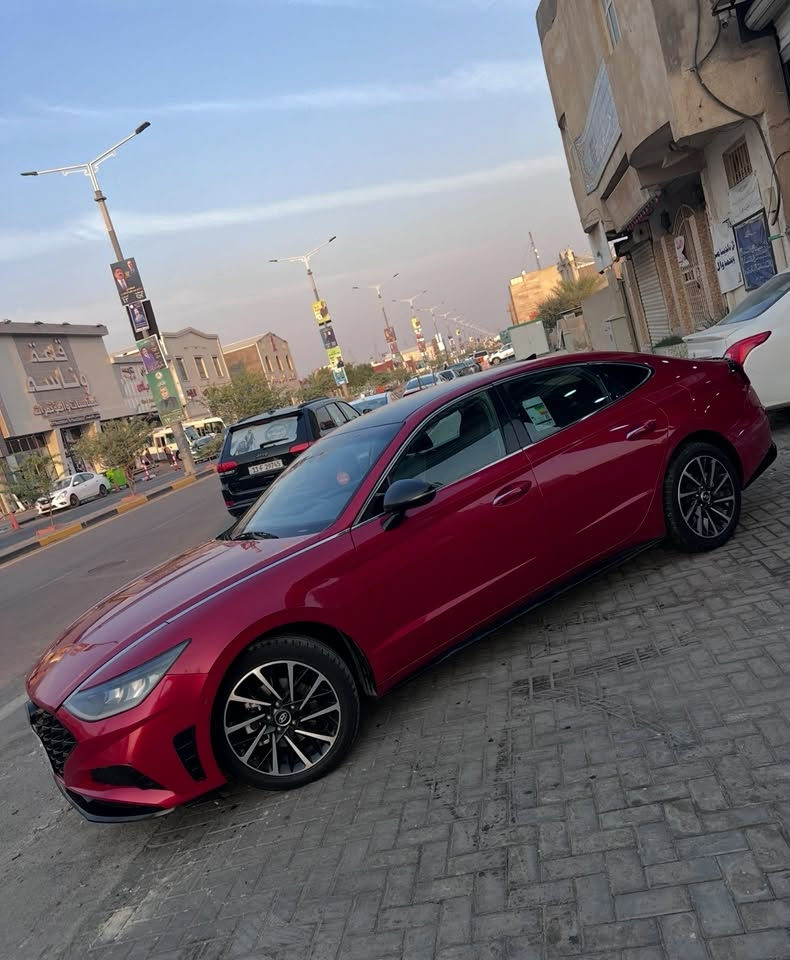 هيونداي سوناتا 2020 فول مواصفات فول رادار نقاط عمياء سياقة ذاتية شفتات ستيرن دواخل جلد تطريز احمر تبريد قطعتين عينة دجتل رقم اربيل حادثها جاملغ وبنيد + بيها قطعتين كلير من امريكا اصليات لا فتح ولا معجون ولا اي شي مجرد رش بيها باب بارد  السعر $123 قفل قفل السياره بالأزمه مال البانزين ضليت اخليلها عادي وتجتفت نقصها ادامة منظومة بانزين فقط مكاني البصرة الجزيرة قرب جسر خالد 
***********

