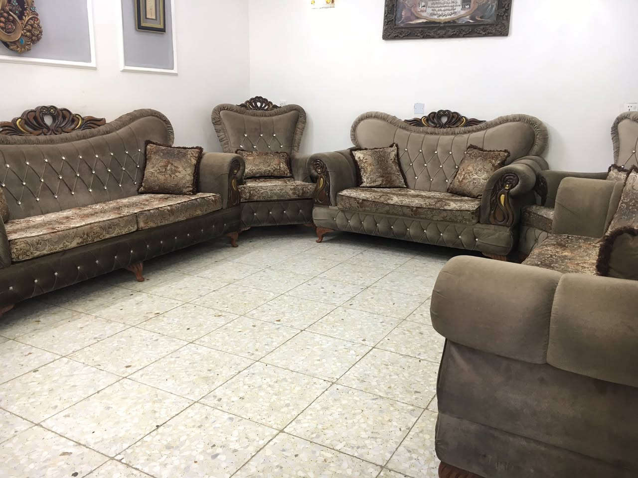 قنفات رئاسي خشب اصلي تكمه باب اول اخو جديد فول نضافه السعر ٧٥٠ وبي مجال
جربايه ام النفر  عندي ٤ جرابي الوحده ب٥٠
ثلاجه فستل جبيره سعر ١٠٠ 
العنوان الدوره حي اسيا ***********
