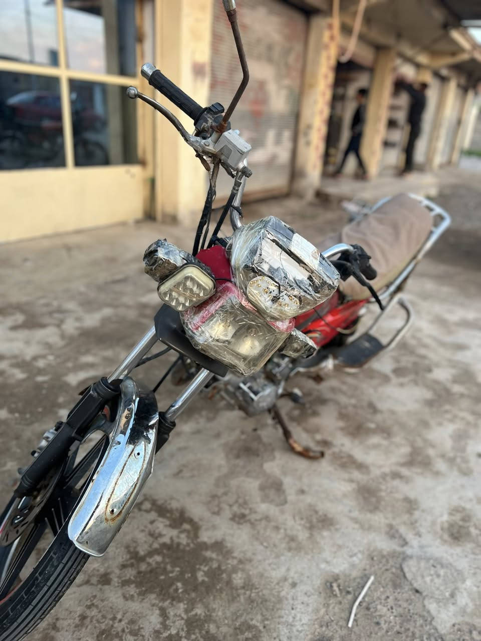 موطور للبيع مكفول من كلشي شغال فول اتصل رقم ***********
