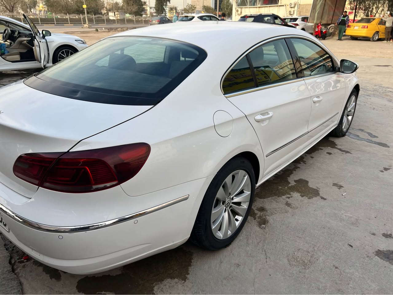 السلام عليكم 
للبيع 
فولكسواغن باسات سي سي خليجي
موديل ٢٠١٣ 
رقم سليمانية الدولي الجديد
باسمي سنوية وهزه جدد

بدون ضرر بدون صبغ بدون ايرباك 
فقط بارد قليل بباب الصدر 

المواصفات 

بصمة 
جام يصعد وينزل بالريموت 
شاشة و سيدي چينچر ٦ اقراص 

حساس امامي خلفي جانبي بشكل رادار يظهر بالشاشة 
تبريد قطعتين 
تحكمات ستيرن 
كروز سرعة 
هاند بريك بصمة 
اوتو هولد
نظام ركن ذاتي اوتو بارك
ويل كب حجم ١٧ بلادي 
كشن كهرباء

جاهزة مابيها نقص 
مسويلهه ادامة كاملة 
عبوة فيت بم جديدة اصلية وفلاتر 
ومي اصلي و مراوح جدد و راديتر جديد 
واتربم و ولف حماوة جديد 

حجم المحرك  اربعة سلندر ٢٠٠٠ توربو

الگير ٦ نمر المرغوب 

السعر ١١٢ ورقة 

العنوان : ديالى - بعقوبة 
للاتصال : *********** بعقوبة, ديالى
