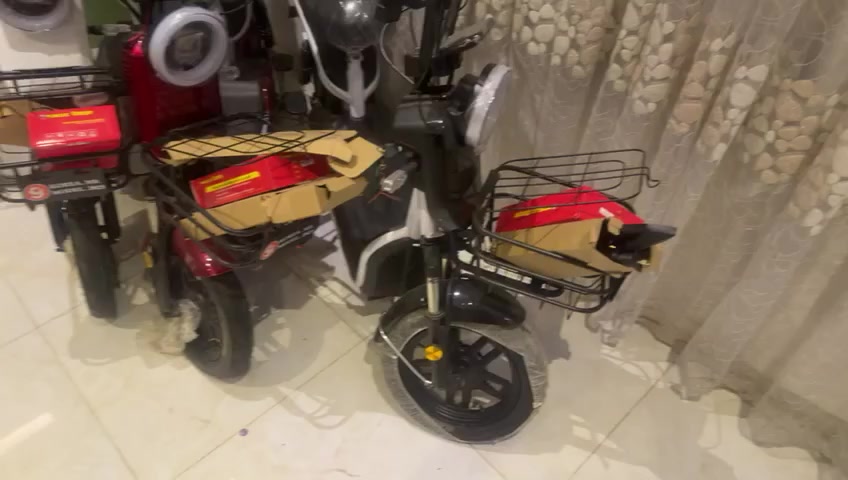 عليكم بايسكلات شحن للبيع حجم 14 تصفيه محل صفر ماماشي ابد ***********
