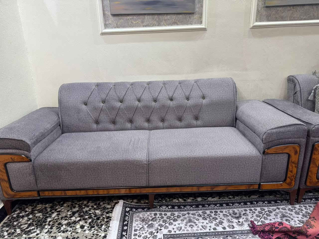 السلام عليكم تخم ١٠ مقاعد جديد بعده مصارله شهرين السعر ٧٥٠وبي مجال التخم امانة الله جديد واحلى من الصور للتواصل ***********
