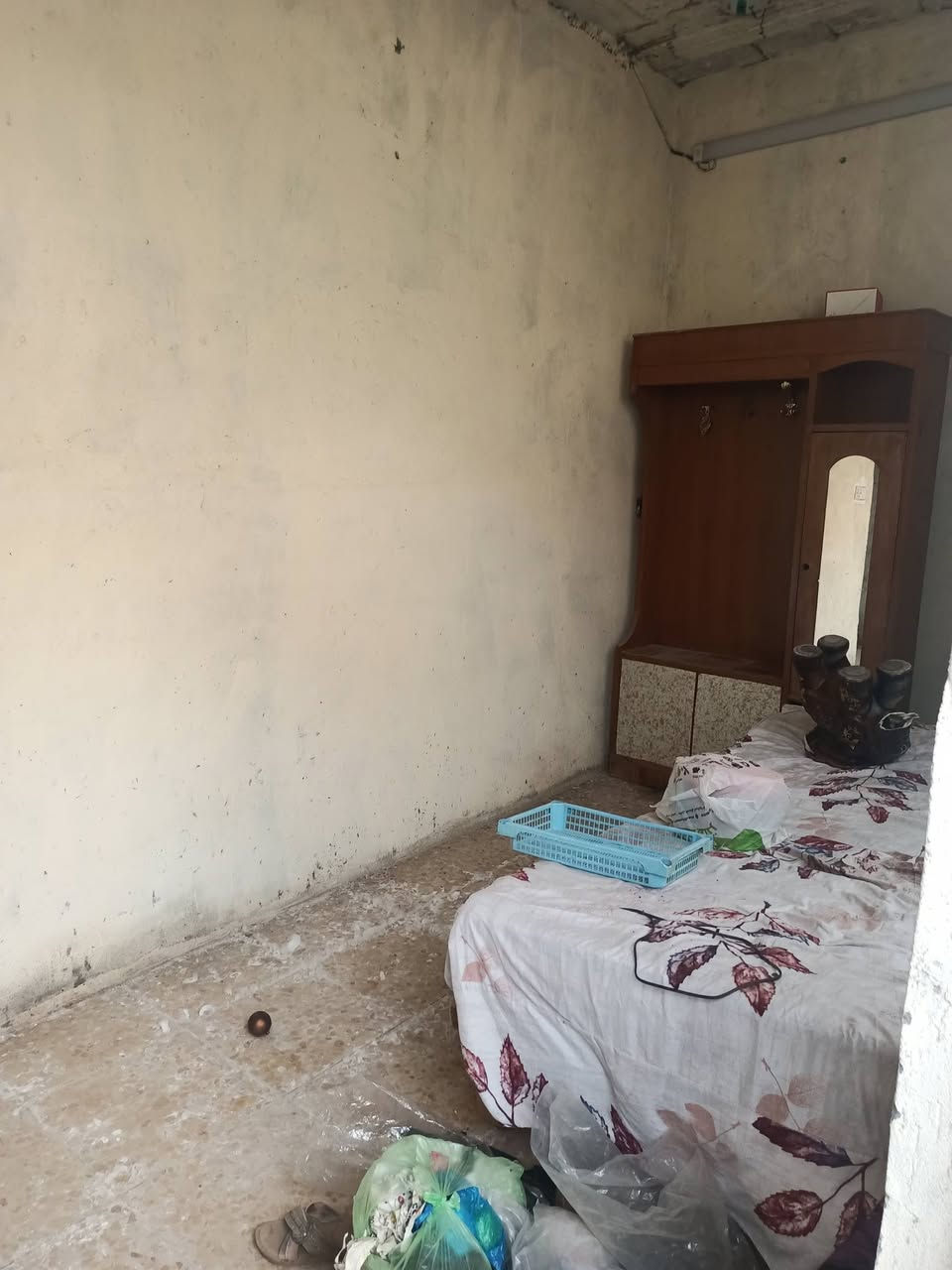 👋🏻السلام عليكم.            
✔️البيت للبيع المساحه 50م
الوجه.  5م.          النزال 10م. 
سعر 27
زراعي سكني
🗺️الموقع بغداد منطقة الانتصار مقابل مستشفى حماد شهاب (شارع ابو عمار الشريفي)
📲للاستفسار والتواصل 
***********
