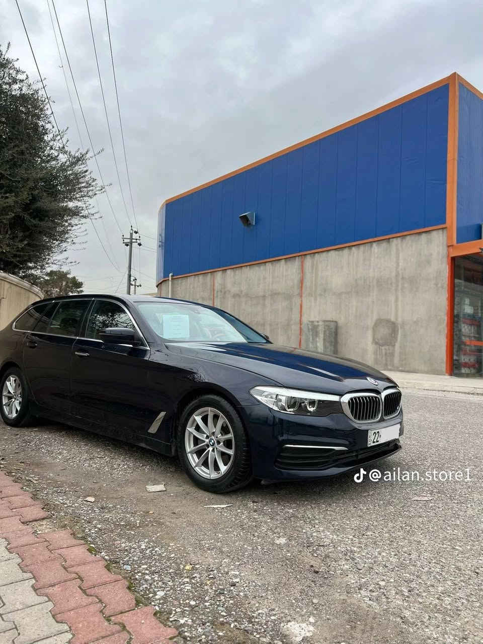 سيارة BMW موديل 2018 خليجي وكالة حجم  520I ستيشن ( تكسي مطار دبي )
محرك حجم 2000 توين تيربو جارج 
محرك و گير غير مفتوح 
السيارة  بيها صبغ  بابين وجاملغ جهة سايق ابدل  وبنيد فقط 
رقم سليمانيه
عداد المسير : 480الف كيلو متر   قابل للزيادة  تصعدها محركها زيرو 
المواصفات
1- سيارة BMW حجم 520I  موديل 2018 خليجي وكالة مكفول كير ومحرك وكلشي  
2- محرك حجم 2000 توين تيربو جارج بقدرة 186 حصان 
3- لايت زينون عالي ناصي مع LED نهاري 
4- مرايا جانبية شفط كهرباء مع اشارات بالمرايا الجانبية 
5- قبق جنطة كهربائي شفط 
6- ويل كب حجم 20مع تخم تاير جديد  
7- حساسات امامي خلفي عالي التحسس والدقة ومعروف بالبي ام 
8- بصمة 
9- تقسيم داخل المرايا الجانبية للزوايا الميتة 
10- غرفة السيارة جلد مشمشي اصل والغرفة بحالة ممتازة جدا 
11- تحكم فول كهرباء لكشنات المقدمة 
12- تبريد السيارة قطعتين امامي وخلفي وتحكم خلفي بالتبريد الخلفي 
13- تحكم ستيرن جهتين متكامل لمجموعة من ايعازات المركبة 
14- شاشة دشبول كبيرة بحجم 6.5 بوصة تحتوي على كمبيوتر متكامل لكل المركبة 
15- كير عادي اوتوماتيك مع 3 وضعيات للقيادة 
16 -وباقي مواصفات المركبة الغنية جدا عن التعريف  

تخم اطارات جديد  ومسويلها ادامة كامله


**إذا كنت صاحب هذا الإعلان وتريد حذفه لأي سبب، رجاءا أرسل رسالة إلى الدعم الفني**
