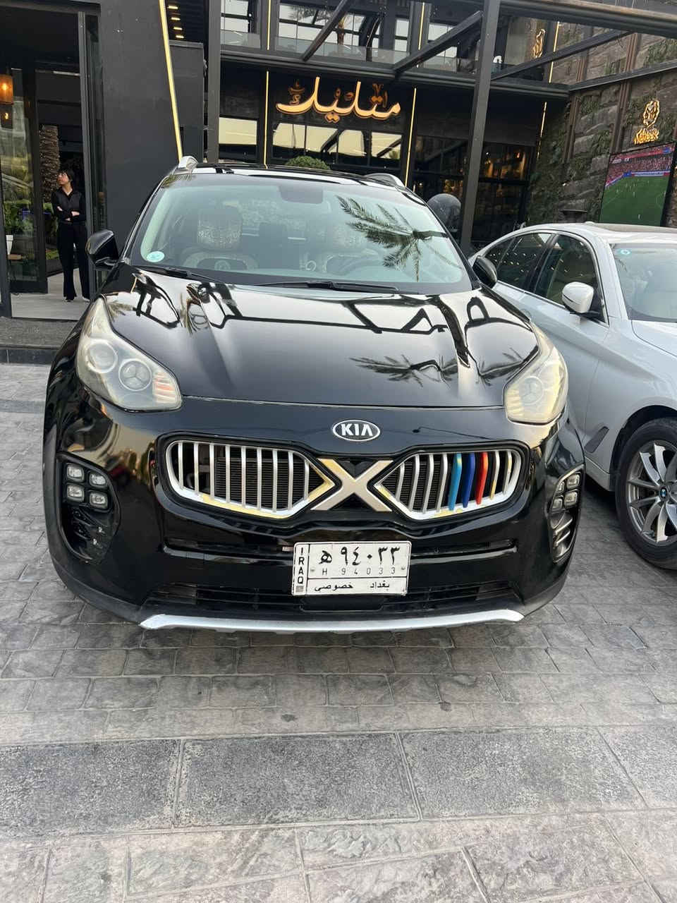 السلام عليكم 
سبورتج EX 2017 رقم بغداد
محرك 2.4
ضربتها خفيفه فقط جاملغ 
وبالعراق قطعة صبغ بنيد جرد وصبغته جماليه
ماشية 83 ميل
مكاني بغداد البياع الشرطة
سعرها 148$ وبيها مجال بسيط
***********

