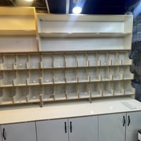 رفوف درجه اولى للبيع عدد الخانات 100خانه ستعمال قليل السعر 07803606924