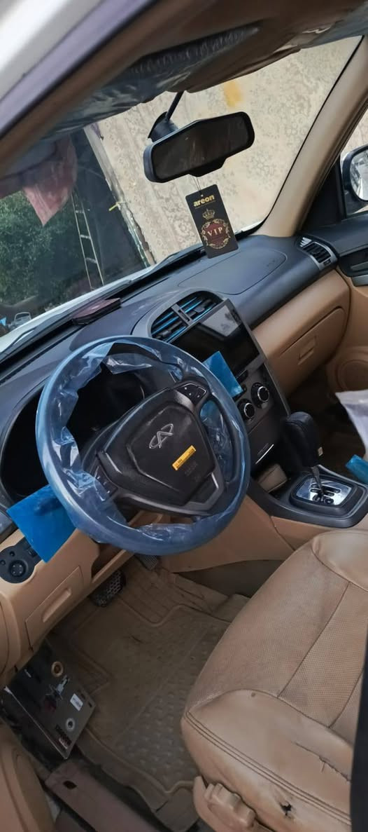 السلام عليكم سيارة شيري اتيكو موديل ٢٠١٣ سيارة فول مواصفات وما بي صبغ بس شبر سقف سلايت  جاماات شفط سنويه لل٢٧ وبأسمي والسيارة غنيه عن التعريف مثل ما واضح بالصور السعر ٧٠ وبي بسيط 
***********
