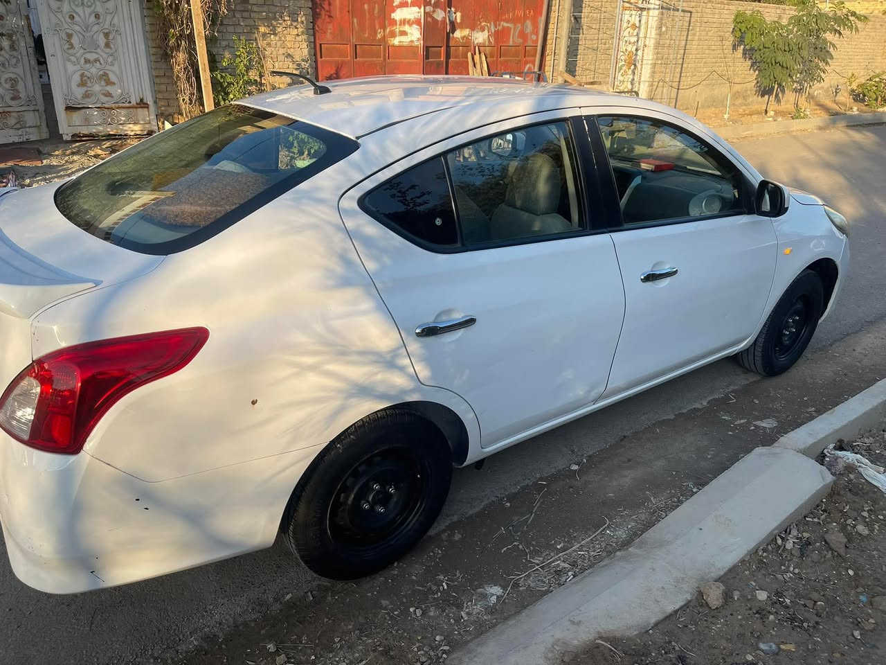 نيسان سني موديل ١٩. للبيع. 
مكان السياره كوت واسط الحادث كما موضح في السونار 
رقم واسط. دولي. السعر 105 مع المجال ***********
