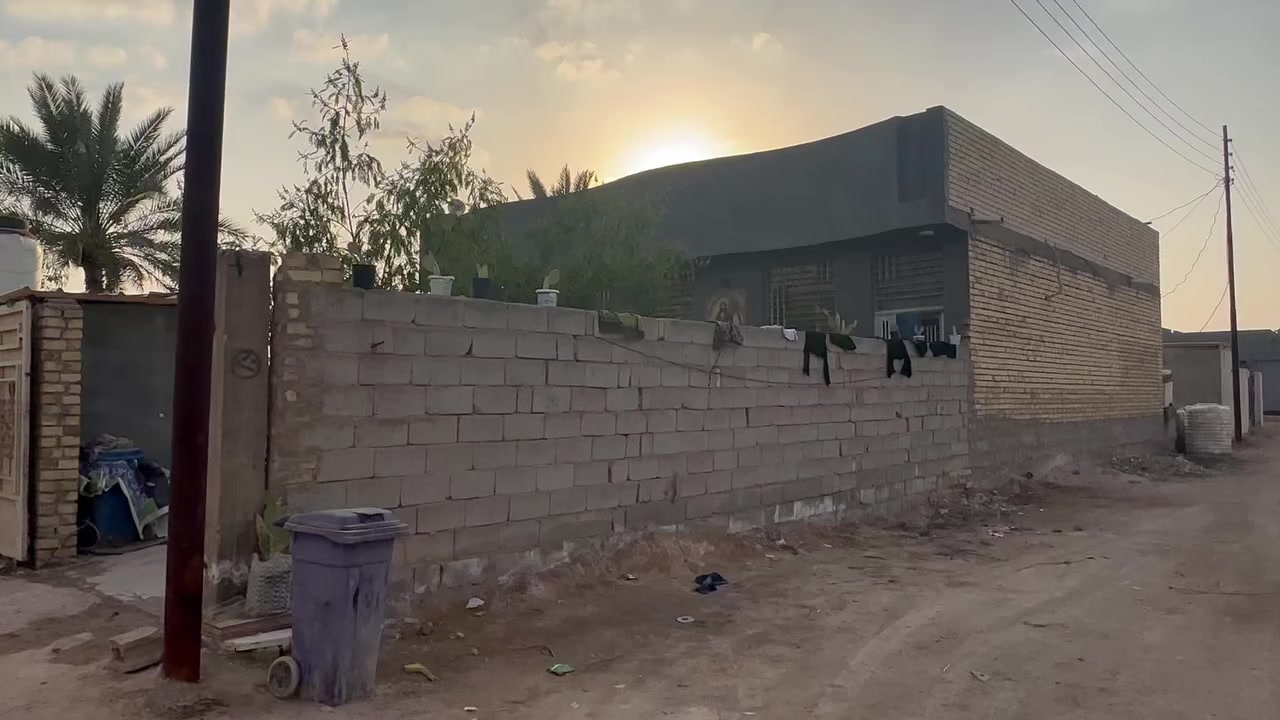 ‏٣٠٠ متر تحتوي على دار حديث بناء طابوق جمهوري خلف  جامعةً وارث الأنبياء 
طابوًسند 25 
الوجه 13مً
بسعر مناسب 
للاستفسار ***********
***********
