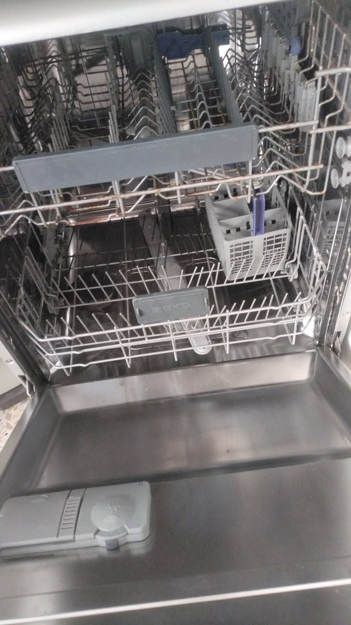 غساله صحون شغاله 8برامج شغلها يخبل
قيم السعر واخذ 
مكاني بغداد الزعفرانيه 
سبب البيع ماعندي مكان مطبخي زغير


**إذا كنت صاحب هذا الإعلان وتريد حذفه لأي سبب، رجاءا أرسل رسالة إلى الدعم الفني**