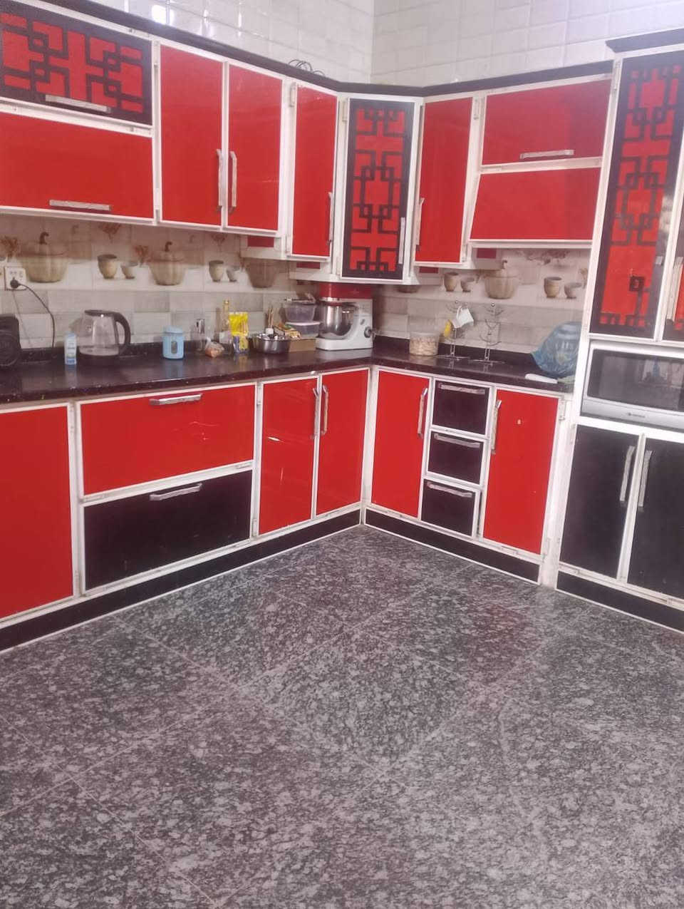 ا
🏡 دار للبيع – فرصة مميزة في حي المرتضى / ناحية أبي غرق
📍 الموقع: ناحية أبي غرق – حي المرتضى
📐 المساحة: 200 متر مربع
✨ مواصفات الدار:
سقف صب كونكريت متين.
أرضية كرانيت أنيقة.
جدران من الطابوق.
كراج خاص للسيارات.
حديقة جميلة في مقدمة الدار.
استقبال واسع ومريح.
مطبخ حار وبارد.
ممر (كلدور) موزع للغرف.
غرفتا نوم.
مخزن في السطح.
✅ موقع هادئ ومناسب للعائلة مع تصميم عملي ومساحات مريحة.
📞 للاستفسار والمعاينة: ***********
***********
نسأل الله لكم البيع الموفق والرزق الواسع. 🌹
ملاحظه من لديه دار اوقطعه أرض 
للبيع أو للإيجار أو أرض زراعية ماعليكم إلى التواصل مع العطاء للعقار
