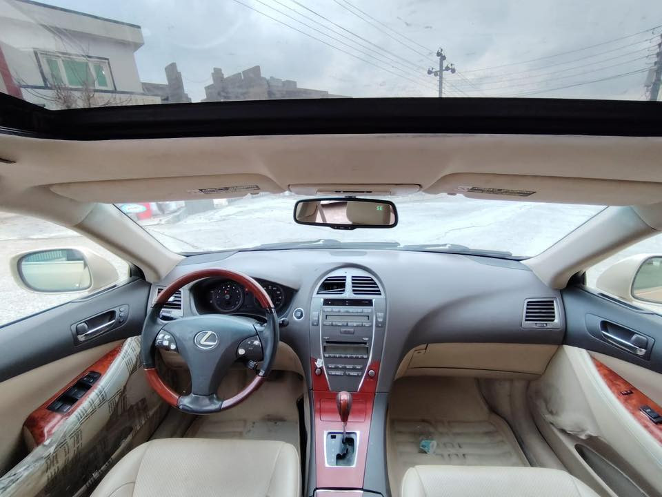 لكزز es350 سنويه جديده رقم جديد موديل 2007  ضررها بابين جه سايق  مبدل تجاري نفس لون وجاملغ سكن بي بارد وباب سكن بي بارد شرط كير ومحرك تبريد حداديه تواير جدد رايدها 105 ويها مجال مكان سياره كركوك ***********
