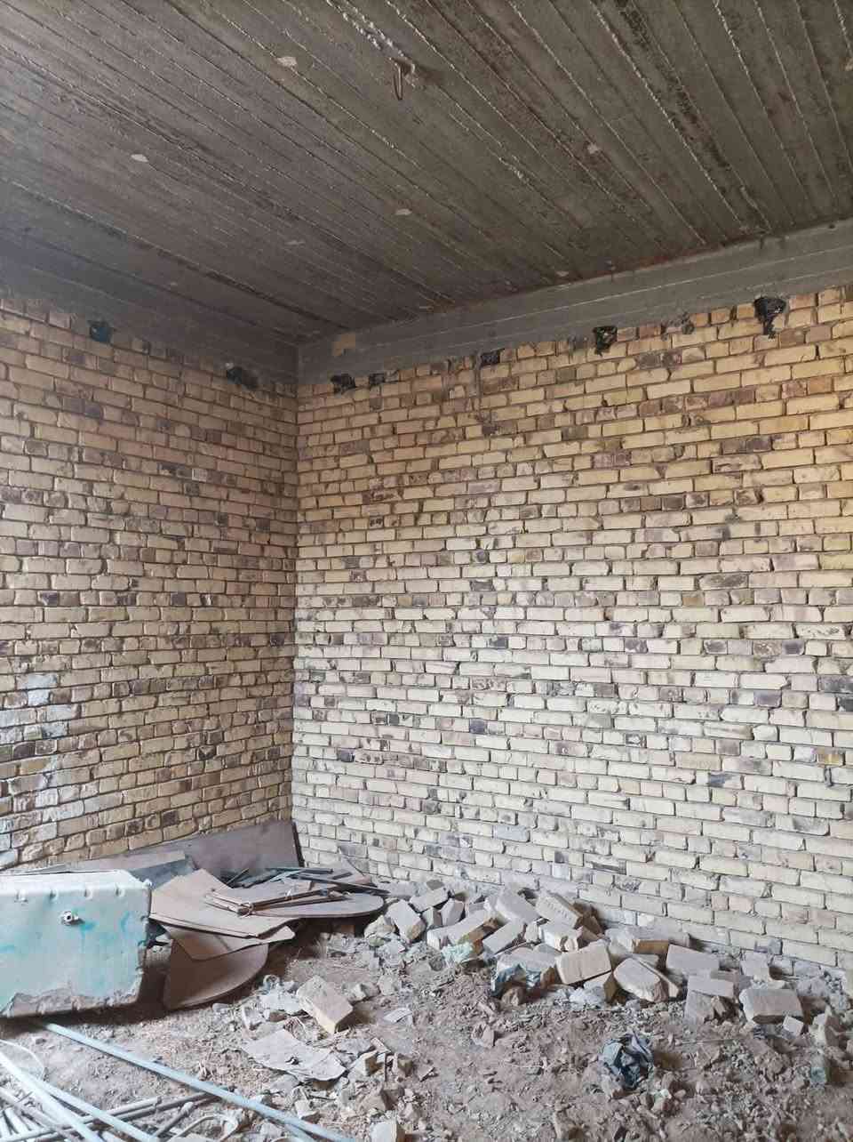 هيكل مسقف طابو صرف وليس زراعي شارع ثمانين مقابل شارع المهندسين مقابل مدينة ألعاب  موقع ممتاز وعرض الشارع 20 متر 
***********
سعر البيع 80 مليون
ممكن مقدمه 50 وباقي حسب الاتفاق
