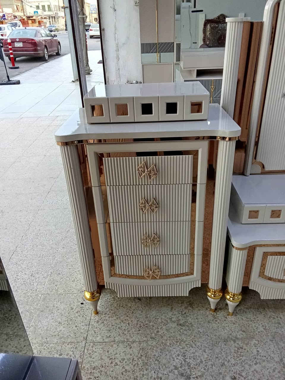 غرفه تركي ماركه نظافه 90/100 

تسع قطع 8بواب شد ونقل مجاني 

اي استفسار ع رقم او واتساب 

***********
***********
