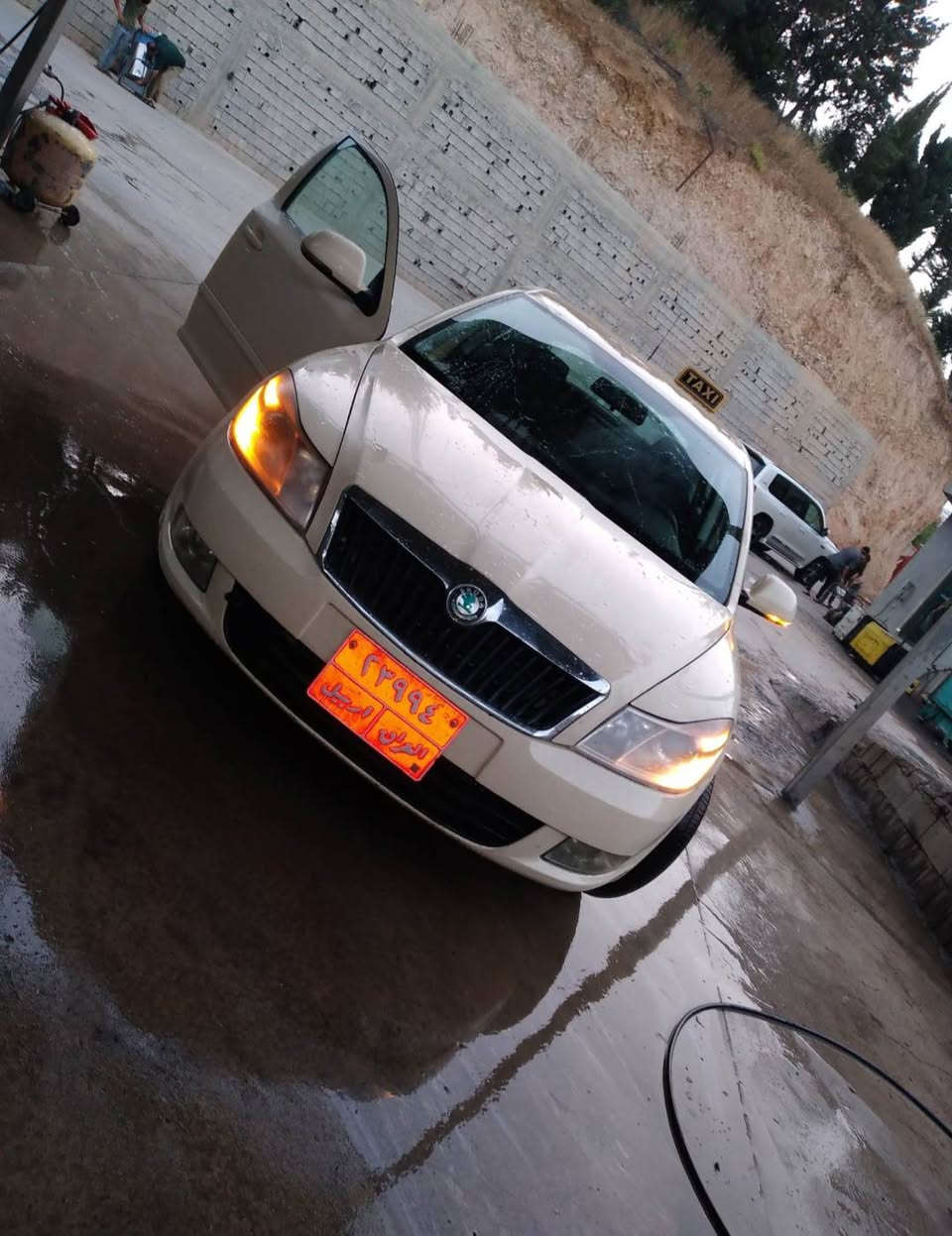 سکۆدە تەکسی مودیل 2010 مەکینە 20تی بێ تۆڕبۆیە لێدران تەنها بستیکی چاملخی دواوەی هەیه بێ ناوگرتن بو زانیاری زیاتر پەیوەندی بە ژمارە(***********)بکەن شقلاوة, أربيل
