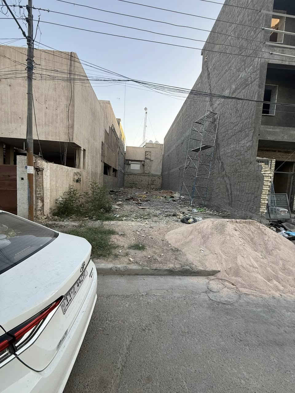 السلام عليكم جمعة مباركة   قطعه ارض للبيع في لاطباء مربع قلعه مساحة (228) واجة (8) نزال (28) سند مستقل مقابيلك تشجير مال مشتل موقع كلش حلو لاستفسار مكتب  ***********
