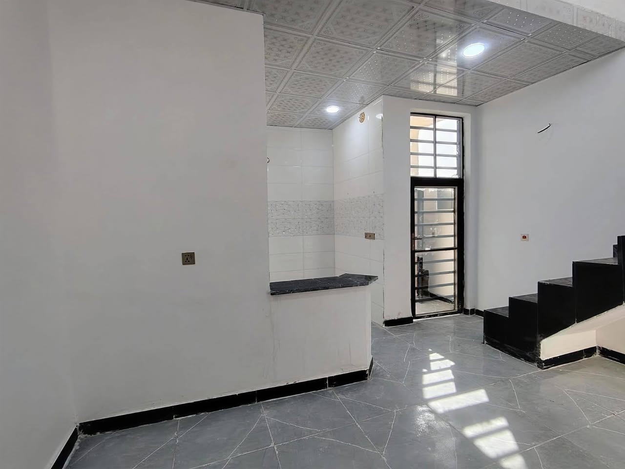 بيت للبيع مساحه 50 طابو زراعي سند 25 قرار محكمه
بسعر 21وبي مجال
عنوان البيت نجف مقابل  قرية الغدير   تفاصيل 
غرف نوم 1صاله مطبخ  وصحيات 

عنوان المكتب مقابل قريه الغدير عمود 262مكتب النور للعقار 
للاستفسار اتصل على ***********أو مراسله واتساب
