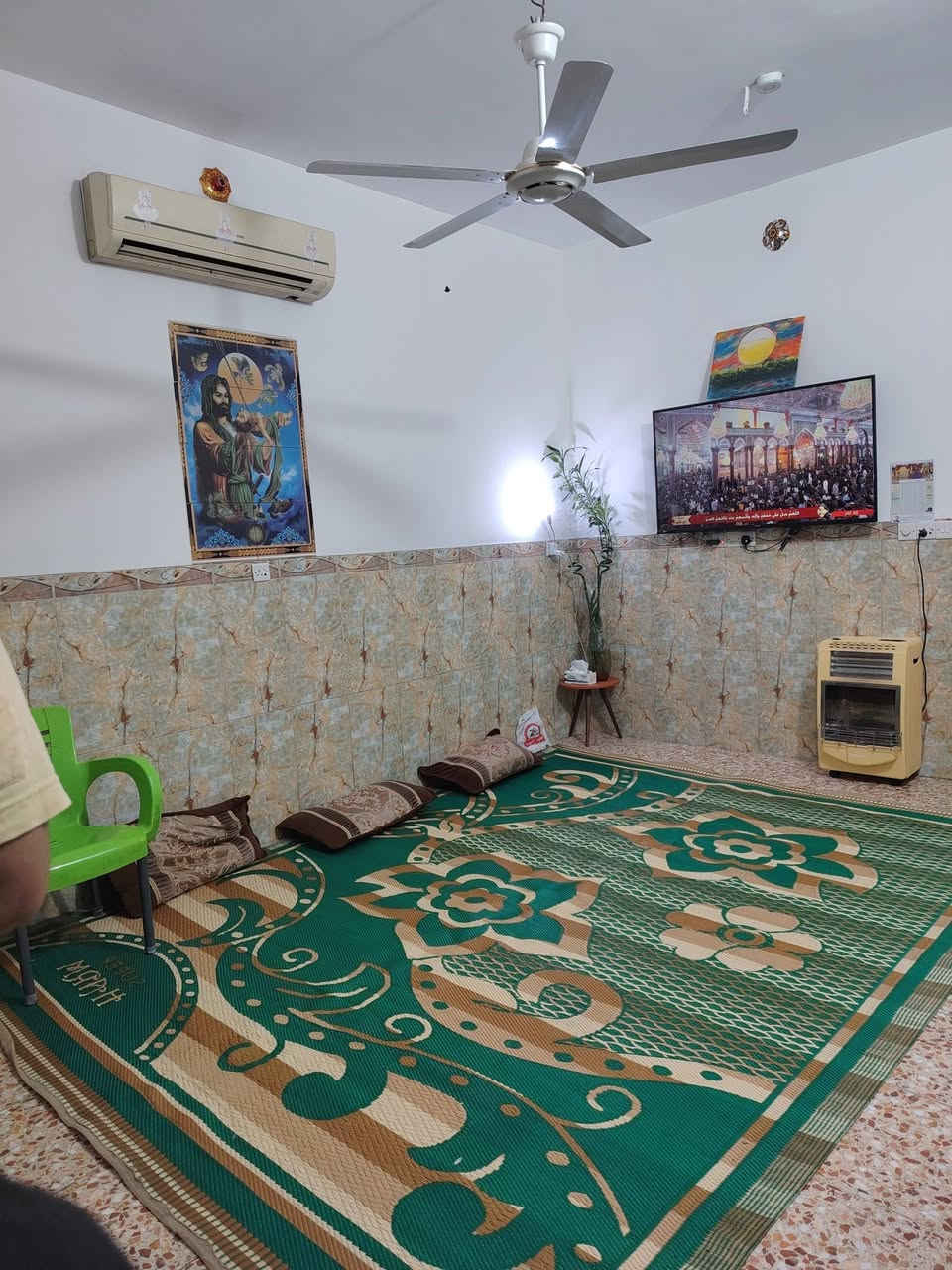 سلام عليكم للبيع نصف قطعه بناء حديث مدينه الصدر قطاع ٢٥ مقابيل مستشفى الشهيد الصدر العام يحتوي على كراج +استقبال+ مطبخ +منور +٣ غرف نوم +٣حمام تواليت مشترك +الاستفسار *********** @الجميع
