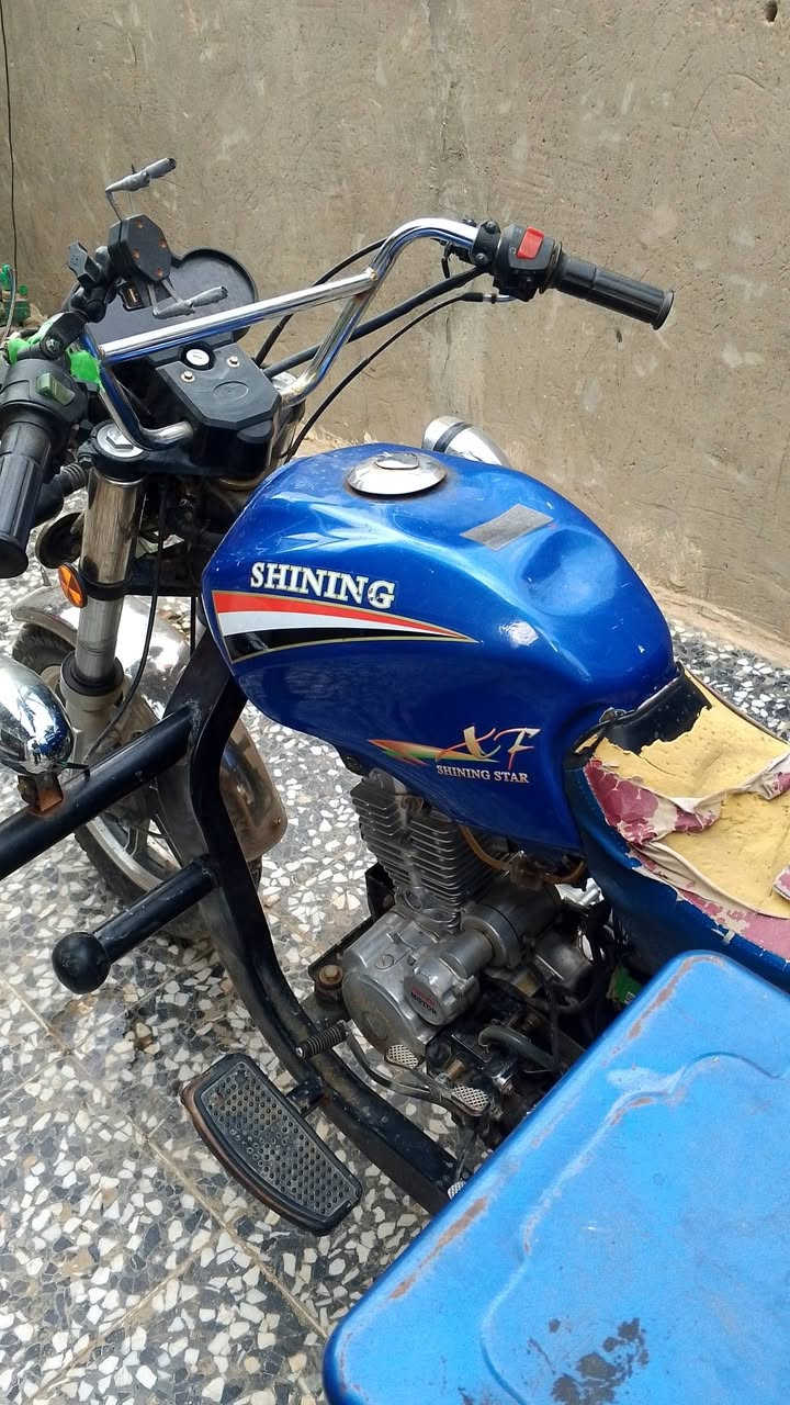 السلام عليكم ستوتة صقر فحل موديل 23 
اوراق المصطفى مكينة 200 كهربائيات كلهة شغالة 
تايرات جديدة جوبلس عوزهة كفرات مال صفحة 
الستوتة طابكة بلبيت الله شاهد ماطالع بيهة 
مكاني بغداد حي البتول ‍***********
