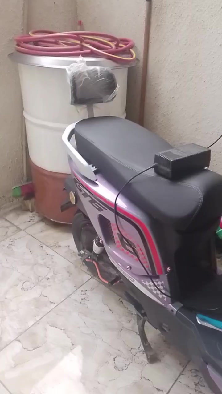 السلام علیکم دراجه شحن GTG SUPER موديل 2025 بصمه سويج بطاريات 5 دبل الدراجه رياضيه بيها 3 سرع شكلها شكل ماكس عدله الدراجه نشطه وقويه كلش و نضيفه كلش كهربائيات كامله مکمله ماشيه ٣.٨٠٠ تمشيك بلشحنه الواحده تقريبا ٣٥ كيلو سعرها ٥٥٠ وبيها مجال حك الجيه مكاني بغداد الشعلة للتواصل راسلني خاص او على الواتساب ***********
