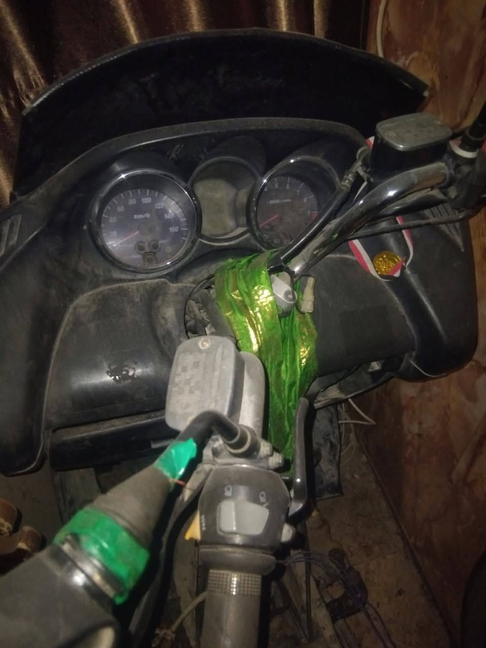 السلام عليكم شباب دراجه ماجسته ملي كراند طافيه كوم حديد قيم بل يرضي الله واخذ كفرات كامله مجفته جديد نوزل  فيتبم جديد بس دراجه فصخه كفراته هسه موديل ٢٠١٣ موجوده بل شعب  *********** واتساب
