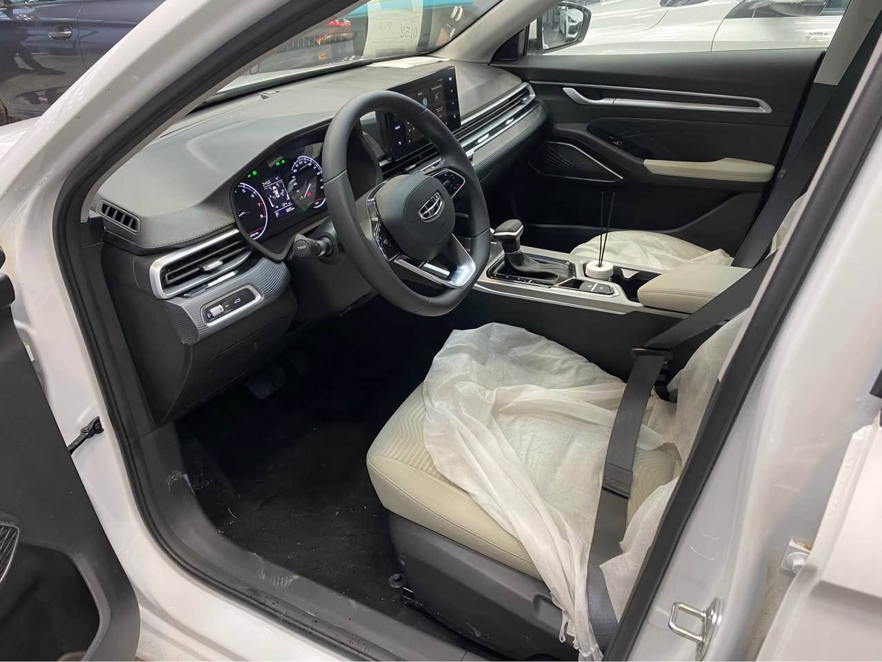 جیلی Geely Emgrand 2026 صفر كم
ضمان 5 ساڵ. بەصمە. شاشەو کامێرە.
حساس ویل کەپ تەبرید لەمس.شغال
ئاوێنە ئیشارەت.بلوتوس. تحدید سورعە.
تەبرید مەرکەزی.لایت وبەگلایت لید.
مکان  أربيل معرض توب كارس 
سعر 114 وەرەقە.  موبایل    *********** أربيل, العراق
