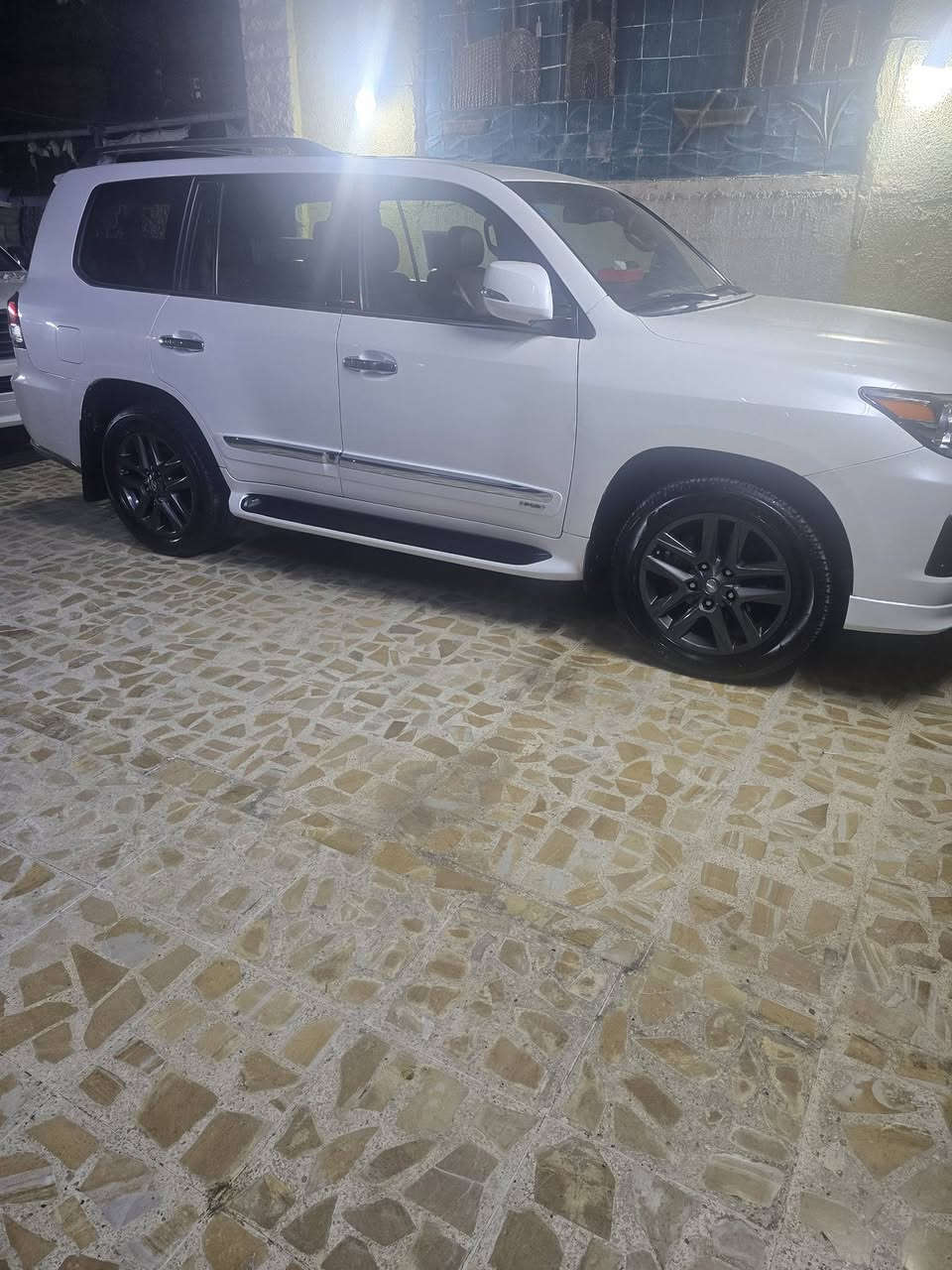 أسلام عليكم للبيع لكزز 2015 مكفوله كفاله عامه من البارد والصبغ ماشيه 65 الف حقيقي السياره بريم 
للاستفسار 
***********
