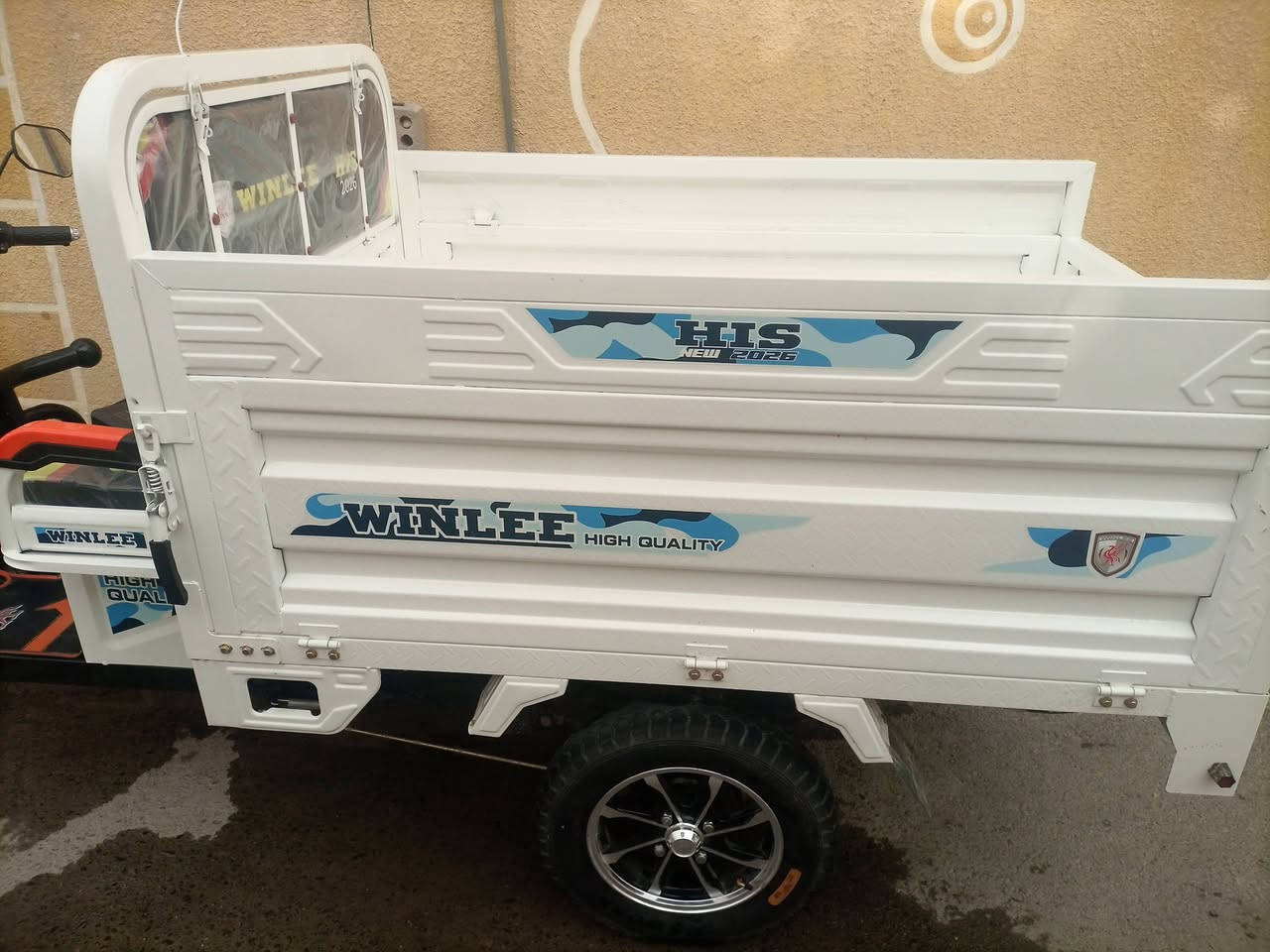 السلام عليكم ورحمة الله وبركاته ستوتة شحن للبيع مستعملة 7 ايام بطاريات اصلية 6 بطاريات السعر خاص التواصل على هذا الرقم ***********
