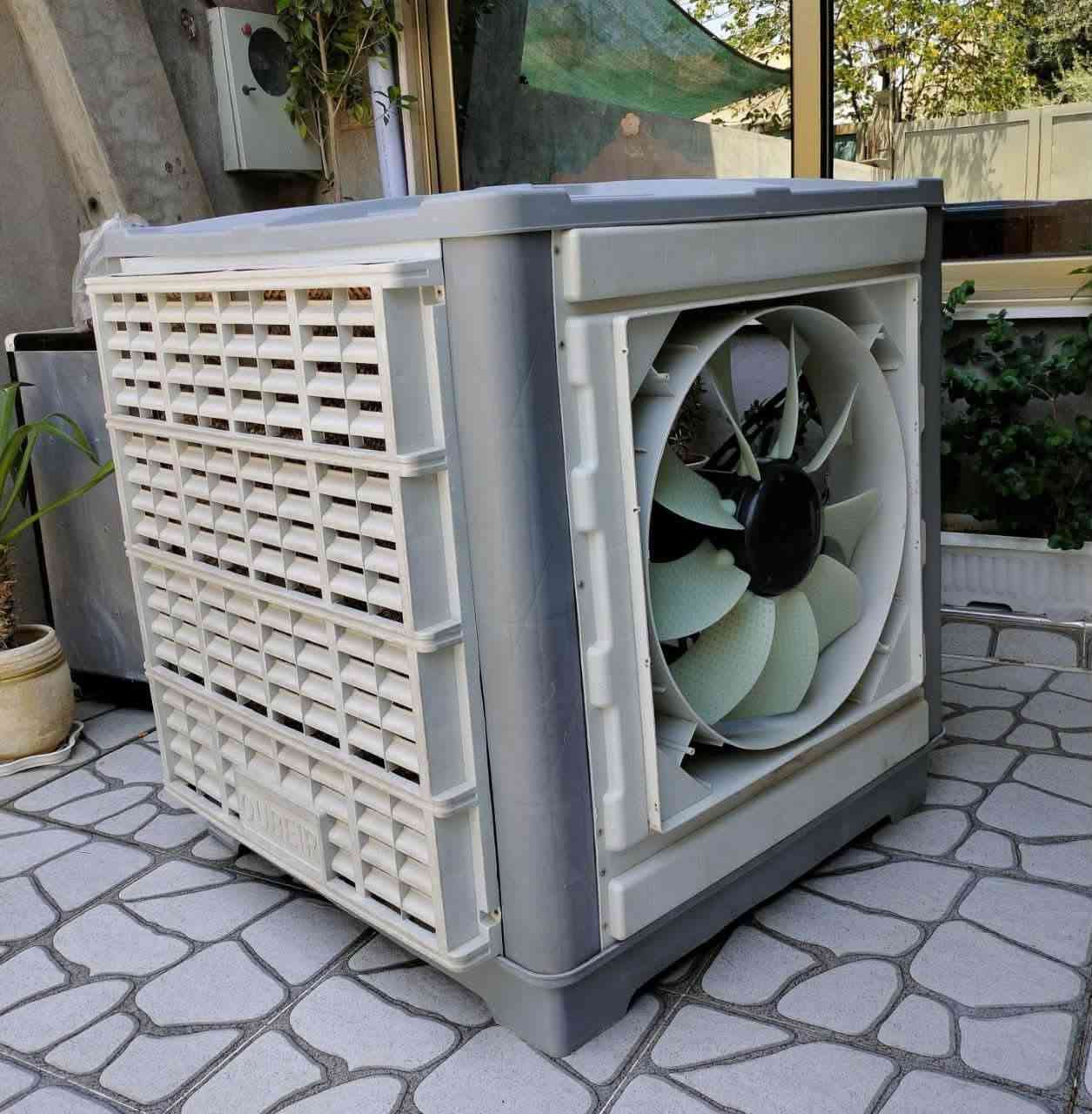 مبردة دكت للبيع حجم ١٨ درجة سرعة ١٢٠بدون عيب شرط شغل سعر ٤٠٠ للاتصال ***********
