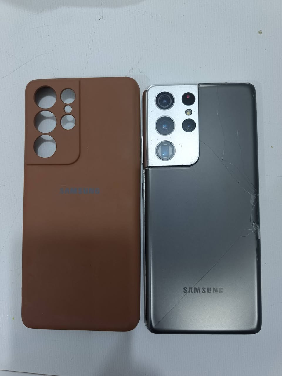 السلام عليكم
S21 ultra 
شرق اوسط دبل شريحة 
ذاكرة 256 
عشوائية 12 
بي هاي الفطور بالظهر 
مكاني كوت مركز 
سعره 250 بي مجال 
***********
