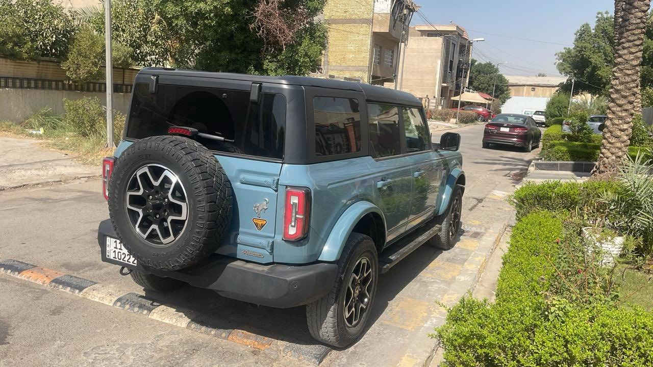 السلام عليكم
‏FORD BRONCO 
فورد برنكو 
وارد امريكا حادث بسيط
محرك 4 سلندر 2.3 لتر توين توربو
موديل2023
رقم مميز بغداد
ماشيه 19 
المواصفات 
شاشه كبير 
كاميرا خلفيه حساسات خلفيه 
اضاءة زينون
لايت زينون ، بك لايت ليد
نظام النقطة العمياء
عدادات ديجيتال 
نظام المحافظة على المسار
كشنات جلد تدفه هيتر ستيرن هيتر
دخول بصمة
تشغيل عن بعد
نظام صوت 
مثبت سرعة 
داخل جلد
السعر275بيها مجال
الاتصال***********
بغداد
