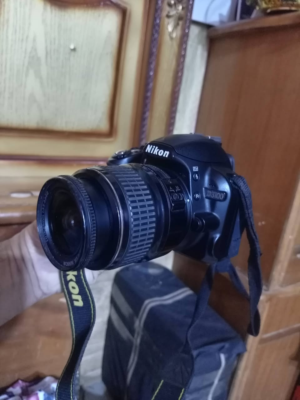 كاميرا للبيع نيكون D3100 الدقه 14,2ميجابكسل
نوع المستشعرCmos بحجم Dx معالج الصور Expeed2 نطاق خساسيه الضوء lSO :100 اطارات في الثانيه fps3 نقاط التركيز التلقائي 11نقطه تركيز... السعر ٣٠٠ الف مجال جدا قليل العنوان البصره مطيحه مناوي لجم رقم الموبايل ***********
