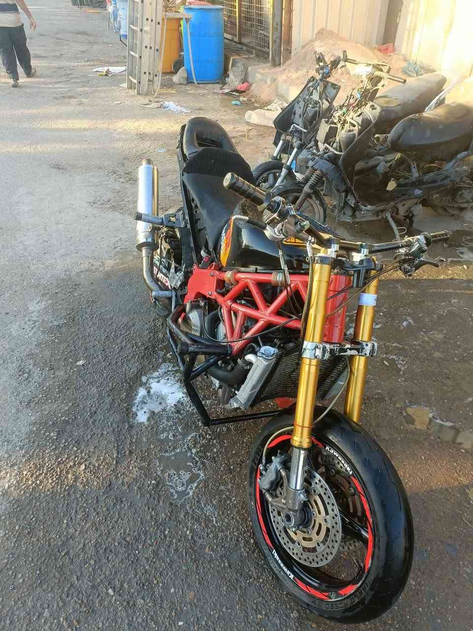 سلام عليكم دراجه كاوسكي 2004 للبيع مكفوله من كلشي جاهزه للبيع العنوان بغداد العبيدي *********** السعر 23 بيه مجال
