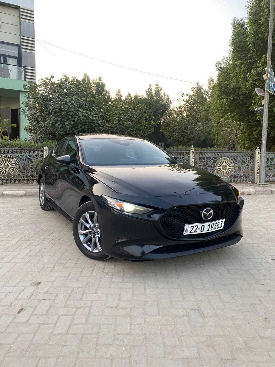 السلام عليكم ( للبيع فقط ) 
مازدا 3 موديل ⚫️2025⚫️   
ماشيه 4 الف فقط بعدها مماشيه بالعراق
فوول الفول شنو ابالك بيها مواصفات
مكينه 2500 تنفس طبيعي سكاي اكتف طياره
حادثها فقط مقدمة البنيد مصبوغ
الباقي كفاله عامه بدون شخط بدون رصعه بدون دواخل
السياره جازه رقم اربيل
 اسود ملكي لامع
▪️فتحة سقف سلايد  
▪️بصمة تشغيل + بصمة ابواب
▪️كشنات جلد بالكامل + تحكم كهرباء
▪️شاشه ايباد كبيره وماوس للتحكم
▪️سستم سماعات bose
▪️اشاير بالمري + نقاط عنياء
▪️تحديد مسار + قياده اليه
▪️رادار 360درجه 
▪️شحن لاسلكي+ هاند بريك بصمه
▪️كشنات تدفئه + هيتر بالستيرن
▪️عداد ديجتال الكتروني+ اضويه كلها ليد
▪️كشنات خزن ميموري +اوتو هولد
▪️تبريد شاشه منفصل
▪️لايتات زينون متحركه ويه الستيرن
▪️ليدات خلفيه + ليدات اماميه نهاريه
▪️ويل كب  بلادي حجم 18 
▪️تحكم كامل بالستيرن 
▪️جميع الايرباكات سليمه ماعدا ستيرن  
اخوان الضرر موضح بالصور فقط البنيد وشرط السونار 
كير ومحرك وتبريد وكهربائيات بشرط، صور الحادث بالمنشور
مكان سيارة اربيل
للاستفسار 
اخوكم شلال كوردى
واتساب***********
السعر 145وه ره قه ومجال أربيل, العراق
