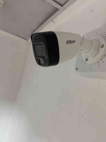 اختصر الزمن والجهد وتمتع بالجودة
سلام عليكم 
تم تأمين محل احد زبائننا ب ٤ كاميرات من شركة دهوا 
دقة ٢ ميكا 
صوت وصوره 
ليلي الوان 
ضمان سنه استبدال 
# العنوان #
كربلاء/ طويريج/ شارع البلدية/ مجاور المستوصف الطبي 
# هاتف #
***********
***********
جملة- مفرد 
اسعار خاصة للمنصبين
