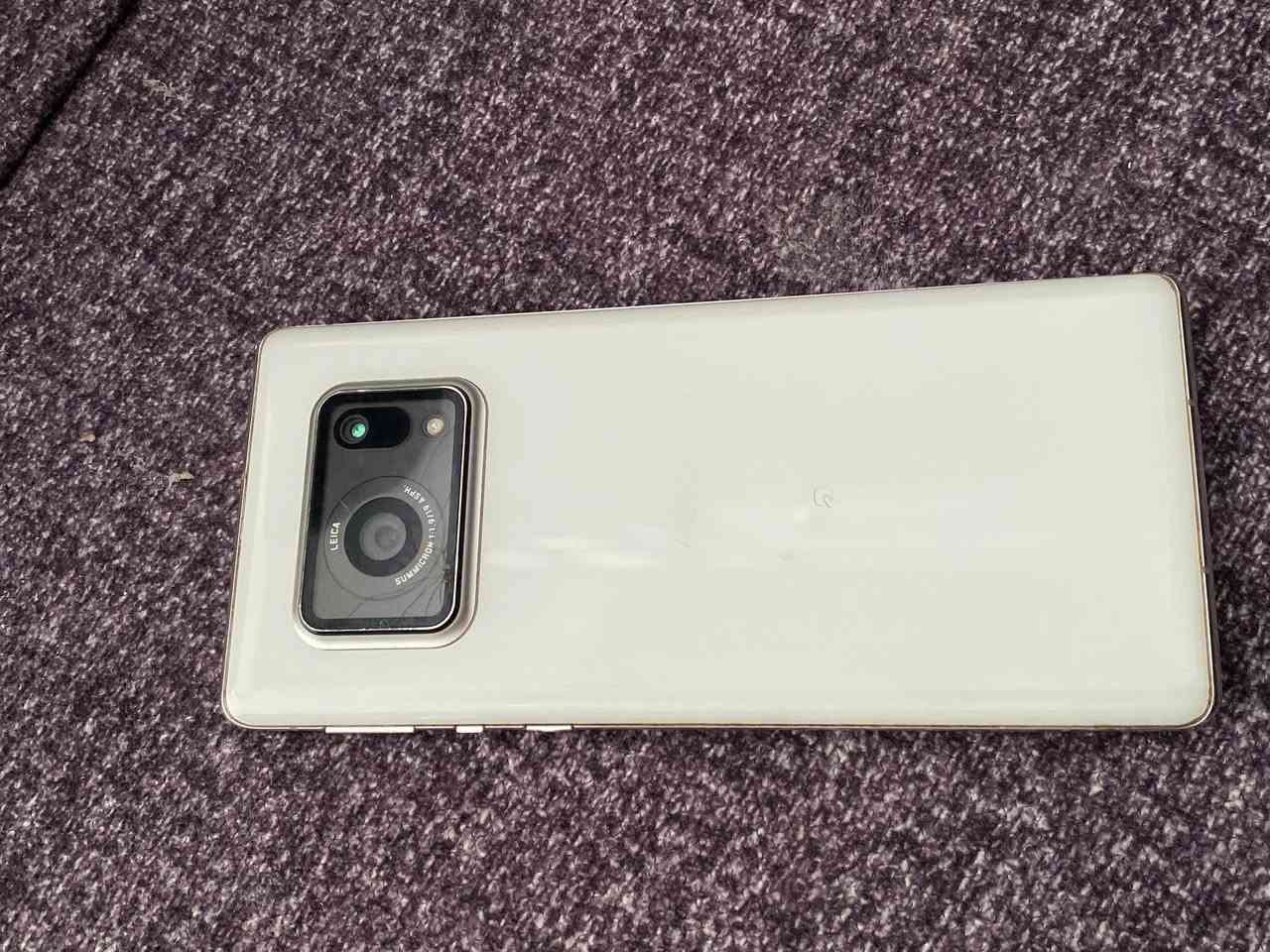 مرواس ب ايفوان 
جهاز AQUOS R6  
او شارب ار 6 
موصفاته قويه وحلوه شاشه 240 هرتز يعني فريم انسه التگطيع 
ذاكره 128 ورام 12 وكامرته يشغل 4K 60.  شاشه منحيه ما مفتوح والجهاز نضيف كلش بي فقط الجامه مال الكامره بيهه فطر  ما مائثر ولا مبين  و سعه البطاريه 5000 بل بوبجي 60 فريم وسلس كلش وبدون تكطيع الجهاز لل بيع او مرواس  رقمي *********** مكاني الديوانية حي العامل
