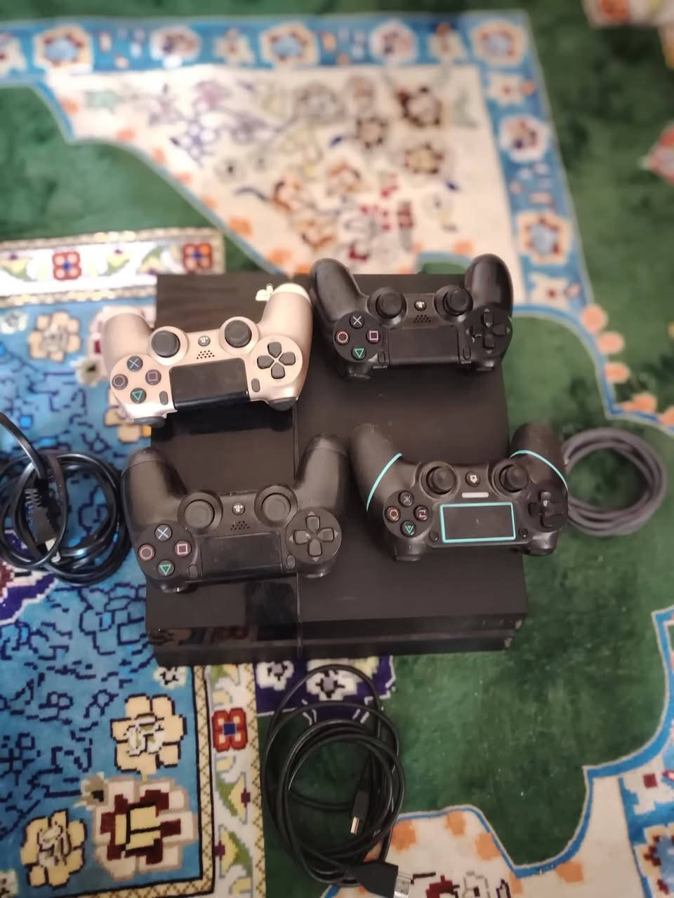 السلام عليكم 
للبيع 
بلي فور مهكر بيه ٧ العاب 
 ومع كامل ملحقاته ومع ٤ جوستكات 
السعر ٢٥٠ الف مجال بسيط 
مكاني فلوجه للاستفسار واتساب ***********
اتصال ***********
