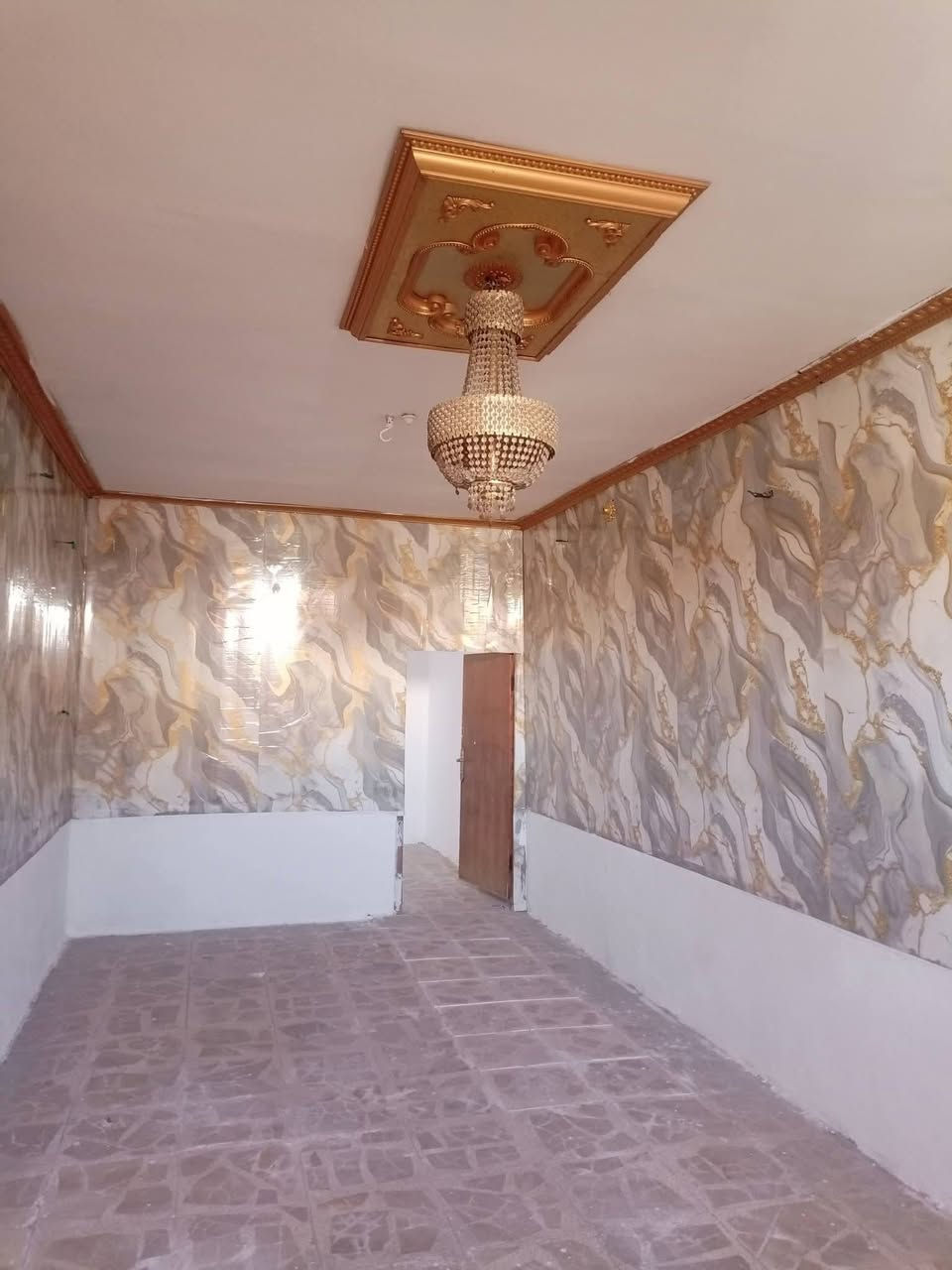 دار للبيع في النجف حي المكرمه خلف شارع الطاقه منطقة ال ٧الاف المساحه ١٣٣ متر الدار فارغ جاهز للسكن يتكون الدار من غرفه وصاله واستقبال ومطبخ وصحيات داخليه وخارجيه الطابق الثاني غرفة فقط للإستفسار الاتصال على الرقم ***********ابو فضل للعقار عنوان المكتب النجف حي المكرمه شارع الطاقه مجاور جامع باب الحوائج
