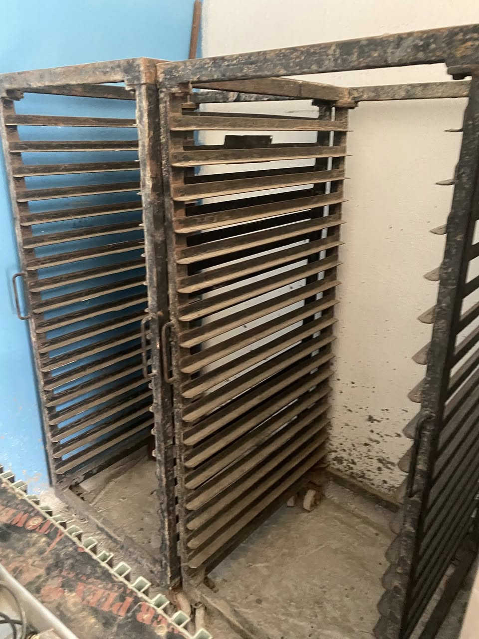 ‏سلام عليكم فرن للبيع مكان بغداد/***********/***********
