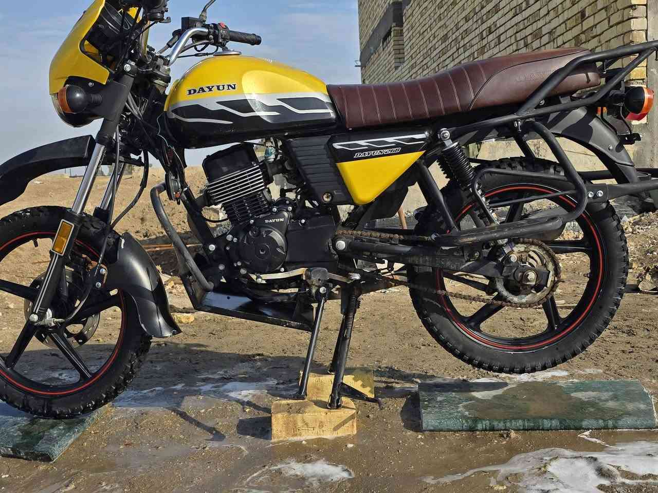 سلام عليكم شباب عيني دايون جبلي للبيع موديل ٢٤ أوراق اصولي ماشيه معامله ترقيم باقيه على بصمه المالك سويج سجينه دراجه نضيفه وخير من الله ماشيه ٩٠٠٠
السعر مليون و٨٥٠ وبيها مجال بسيط للشرايه مكاني حله البكرلي

***********
