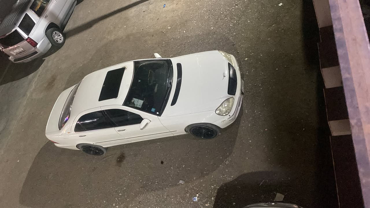 مارسدس غواصة موديل 2003  مسجلة ٢٠١٣.  صاحبهة ما اندلة اكفل سرقة وعشائر  سيارة معاملتهة  تحويل رقم  كاملة.  سيارة فول مواصفات جوبلسات حساسات. فتحة يعني واحد على واحد.  مكان السيارة بغداد بيع او مراوس حسب القناعة. سعر مال بيع 50   قرة المنشور يلا تخابر. رقم الهاتف ***********    واتساب فقط.
