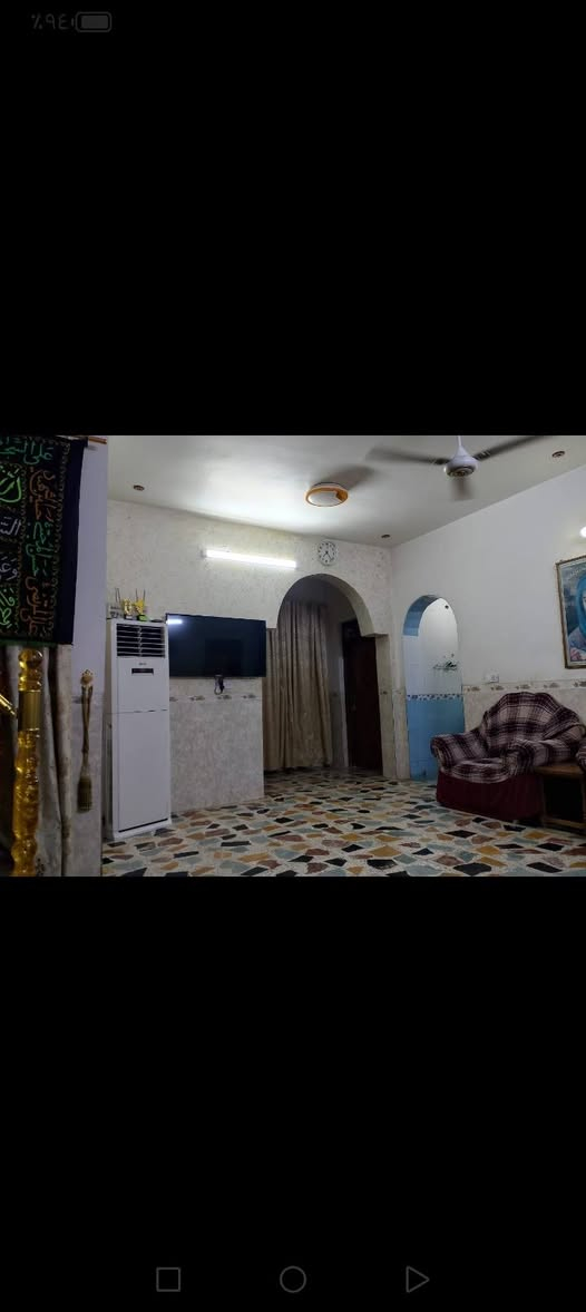 بيت مساحته 220م في الفلاحيه حي الإمام الرضا عليه السلام خلف شارع 30 قرب حسينية الألوسي قريب ع المدارس طابق واحد متكون من غرفتين وهول واستقبال ومطبخ وصحيات داخليه وخارجيه ومناور عدد 2 بيتونه على كد الصاله السطح شتايكر للاستفسار الاتصال ***********
