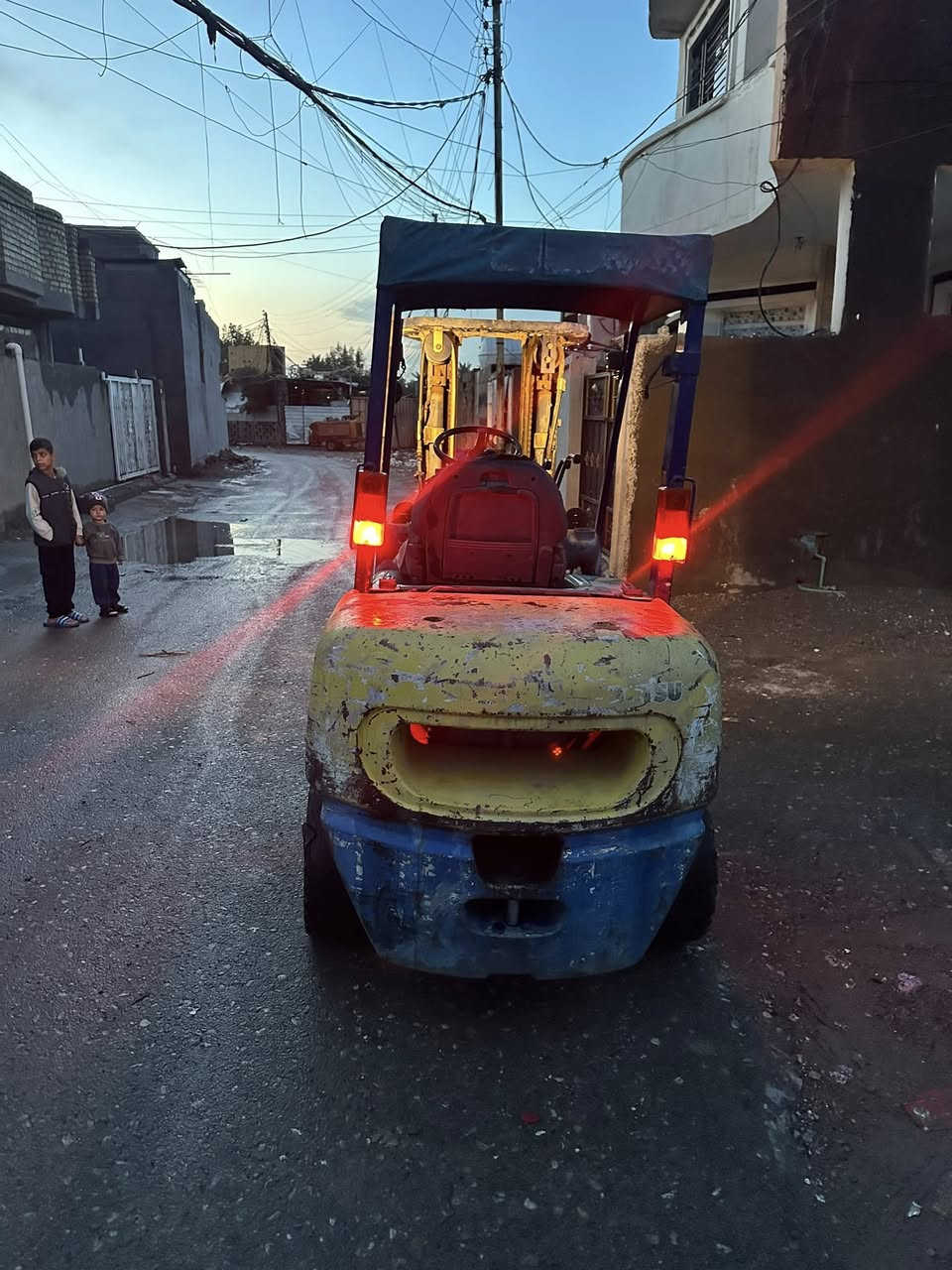 السلام عليكم رافعه شوكيه كوماتسو كامله جاهزه للعمل جب عالي 3حركات 
السعر 55وبي مجال ***********
